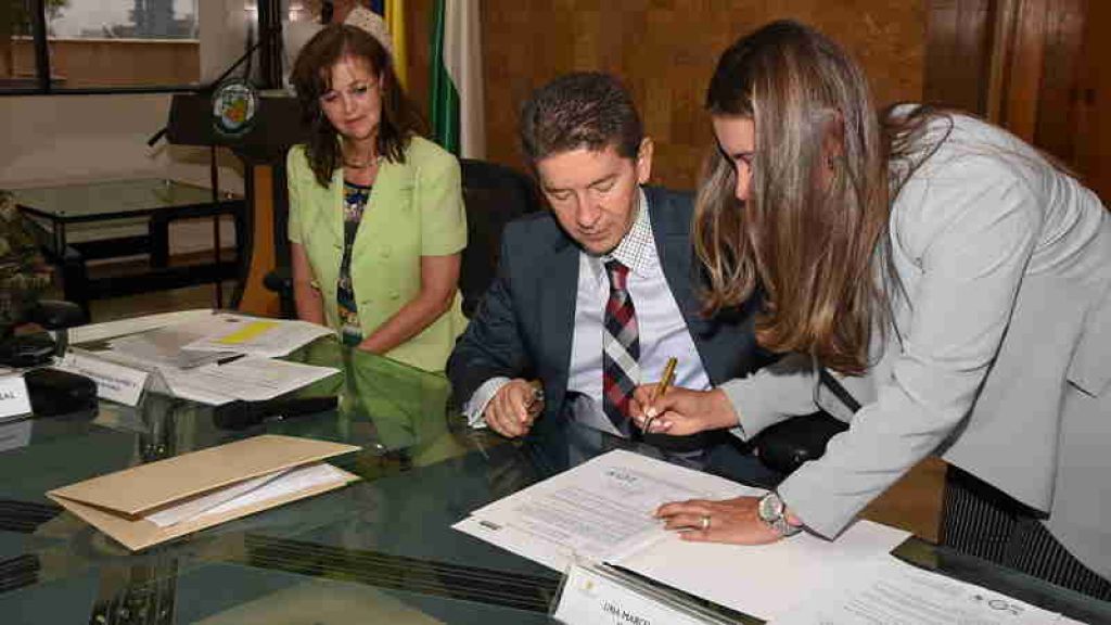Se firma convenio para garantizar la seguridad y el orden público en Antioquia