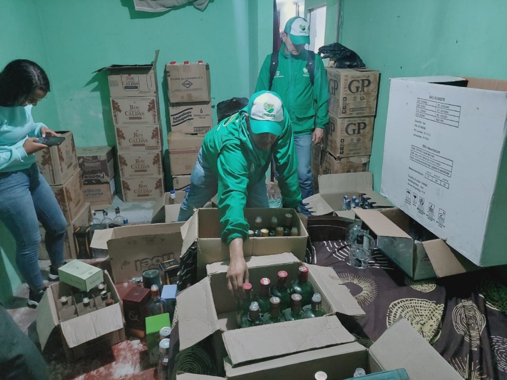 Golpes a la falsificación de licores en Medellín:  intervención del Grupo Operativo de la Gobernación de Antioquia y la Policía Nacional