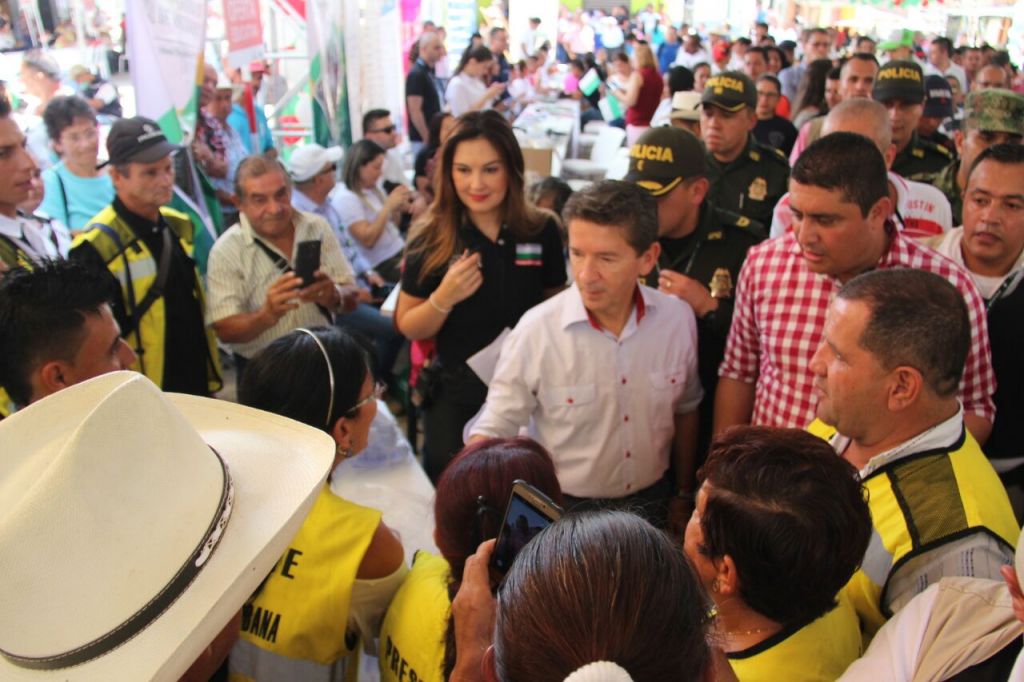 Gobernador anuncia recursos para Caracolí y habla de Hidroituango
