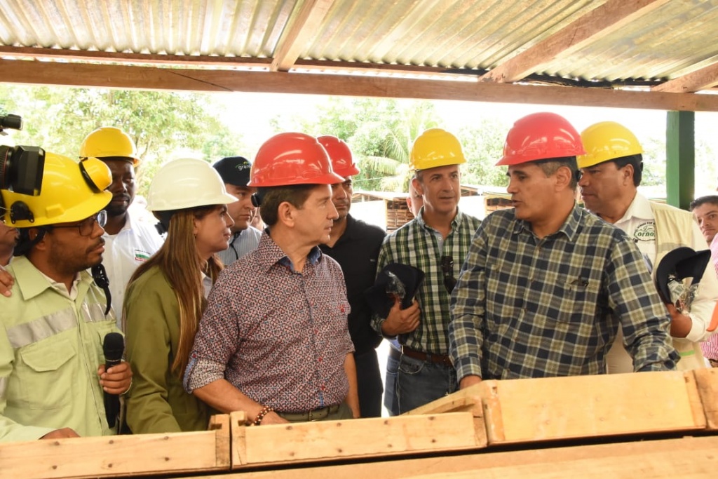 El Gobernador de Antioquia Luis Pérez Gutiérrez inspeccionó el proyecto minero de Gramalote en el municipio de San Roque.