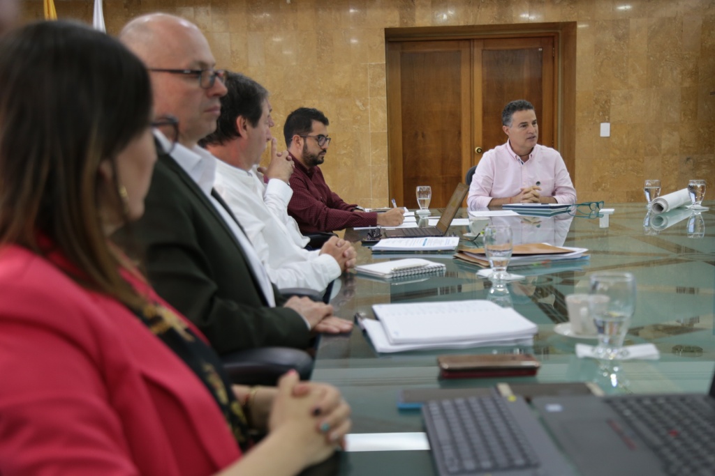 Gobernador de Antioquia se reunió con ejecutores e interventores de la obra del Túnel Guillermo Gaviria Echeverri