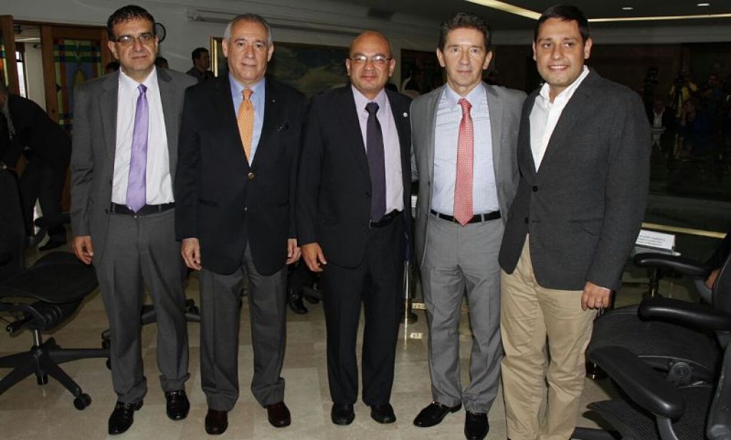 Gobernador de Antioquia hace reconocimiento público a congresistas antioqueños