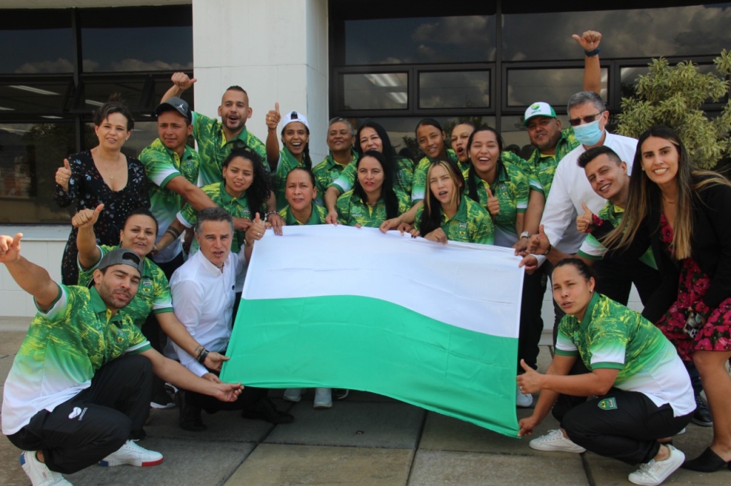 Gobernador entregó la bandera de Antioquia a la delegación que participará en los III Juegos Nacionales Comunales