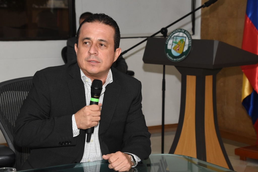 Alexander Flórez García asume como nuevo Gerente de la Empresa de Vivienda de Antioquia –VIVA-