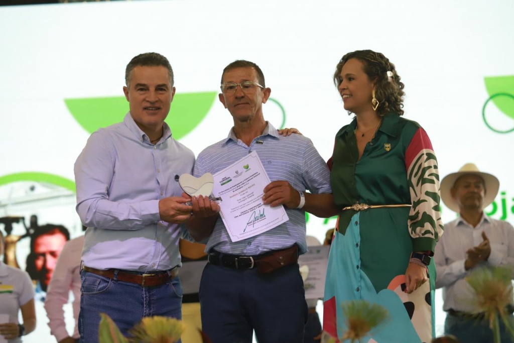 Gobernación entregó los reconocimientos Gran Comunal de Antioquia 2023 y Estímulos UNIDOS por la Participación