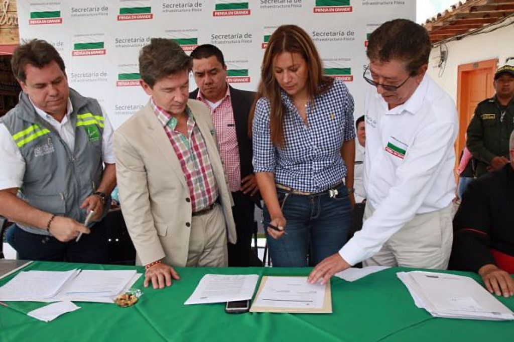 Firmado el contrato y el convenio para la pavimentación vía Concepción- Barbosa