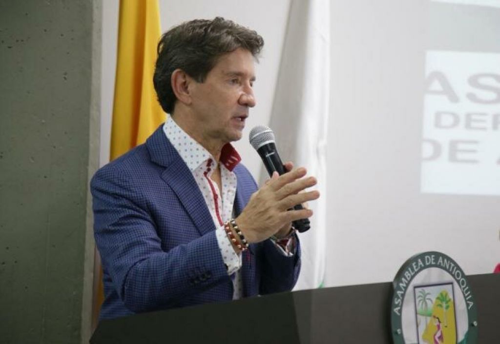 Gobernador sigue gestionando soluciones para Savia Salud y en general para la salud en Antioquia