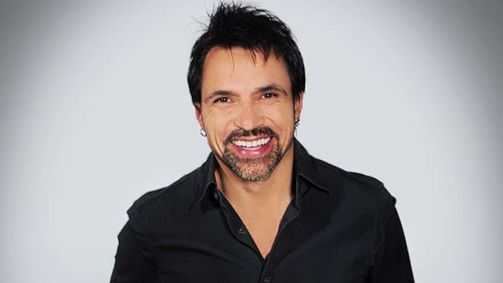 Ramiro Meneses presentador de Cuatro por Familia de Teleantioquia