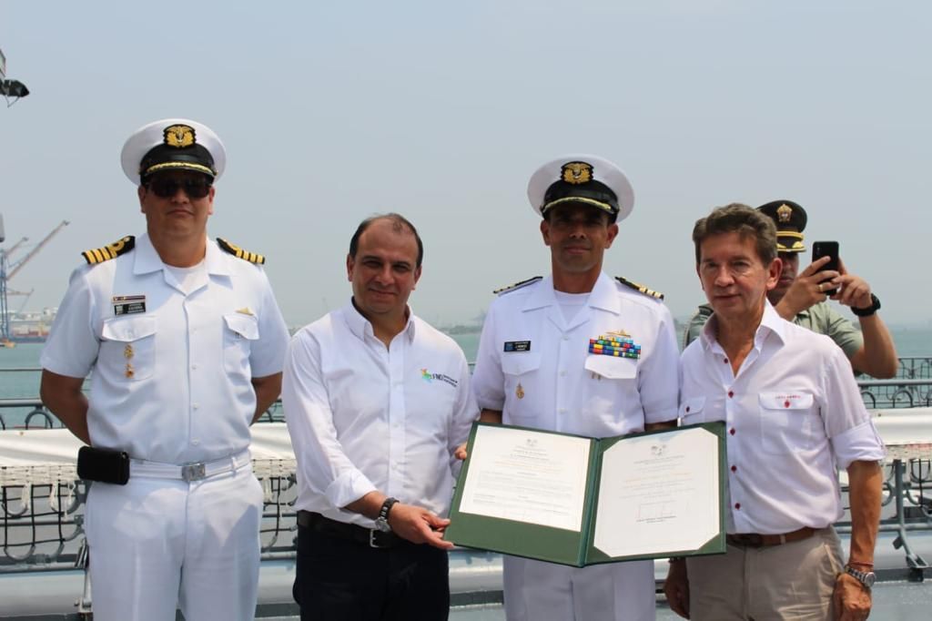 Fragata misilera A.R.C. Antioquia recibe el Escudo categoría Oro del departamento