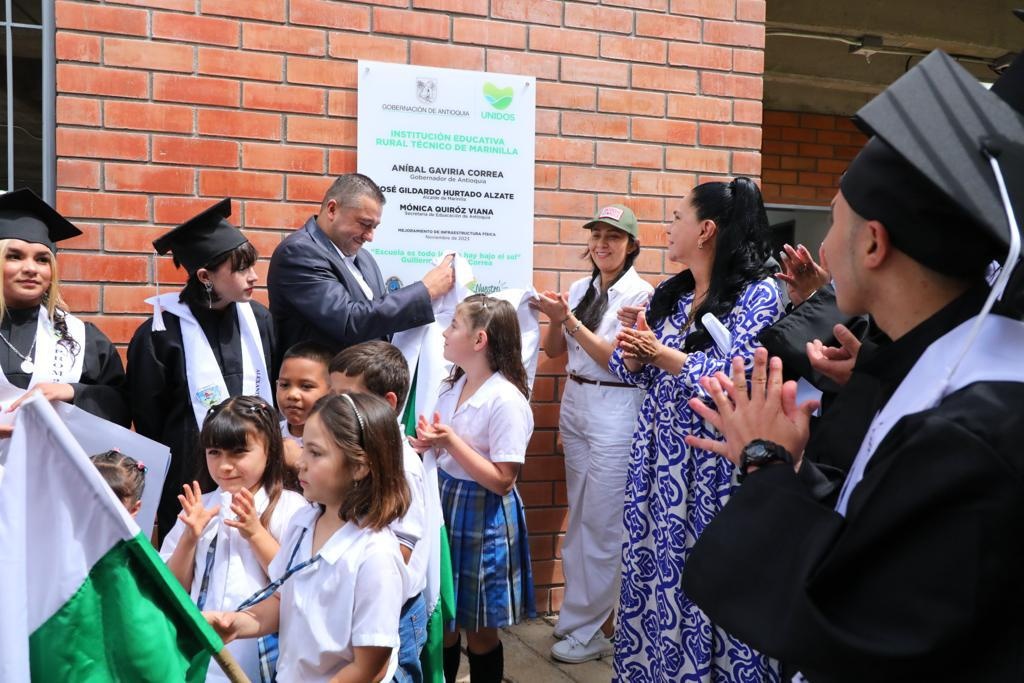 La Gobernadora (E) de Antioquia entregó la ampliación del nuevo bloque de la I.E.R. Técnico de Marinilla