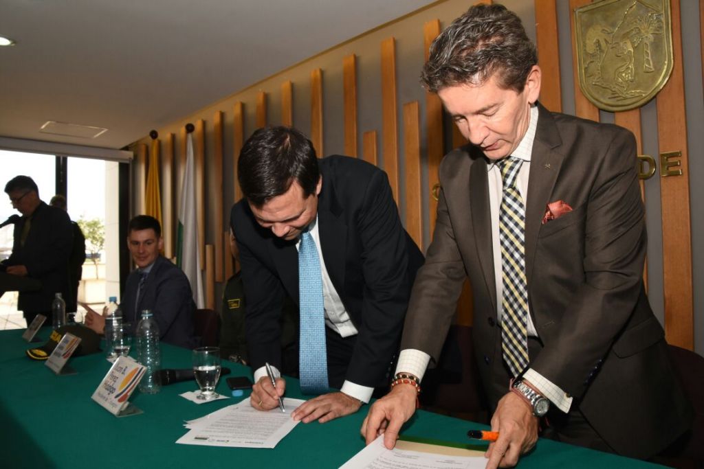 Antioquia firma el pacto por la legalidad de juegos de suerte y azar
