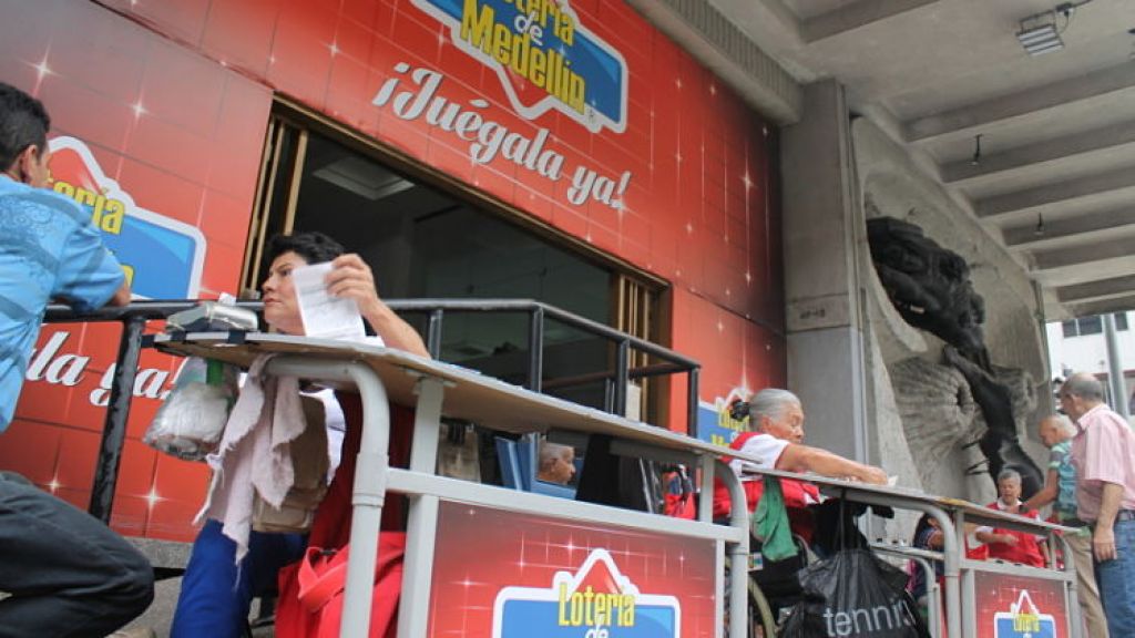 La Lotería de Medellín en el sorteo 4326 dejó en poder del público apostador un carro y más de $367 millones