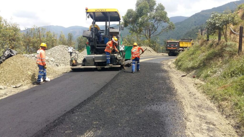 Con cerca de 130 mil millones de pesos inician procesos de licitación para la pavimentación de vías con recursos de la venta de ISAGEN y Regalías