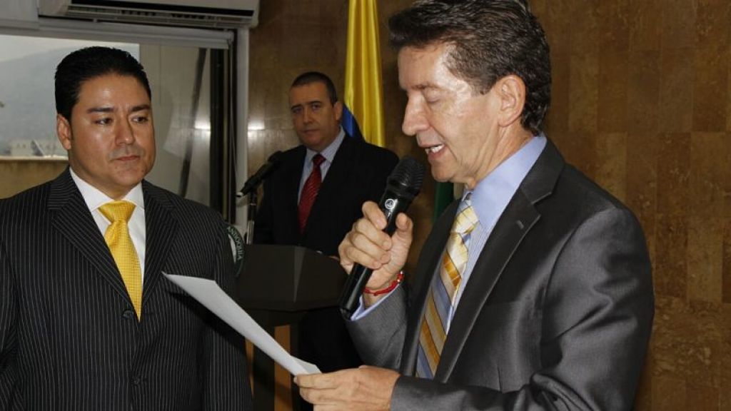 Ante el Gobernador se posesionó el nuevo gerente de Municipios de Antioquia