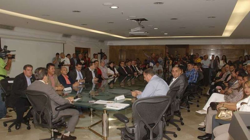 Municipios de Antioquia mejoran sus vías de la mano de la Gobernación