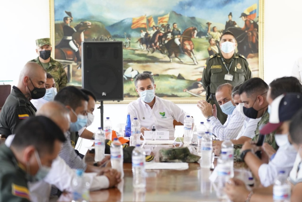 Articulación entre Gobernación de Antioquia, alcaldía, Ejército y la Policía Nacional, para generar resultados operativos, el compromiso al final de reunión de seguridad en el municipio de Andes