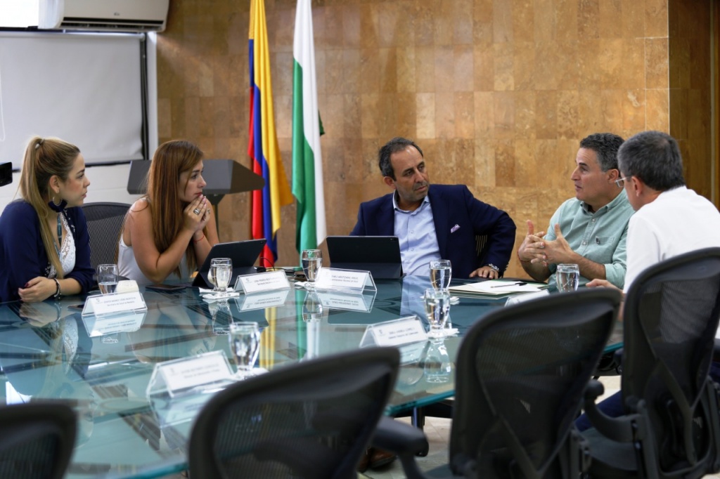 Alianza entre las secretarias de Salud de Medellín y Antioquia y la Superintendencia Nacional de Salud para trabajar por la salud del departamento