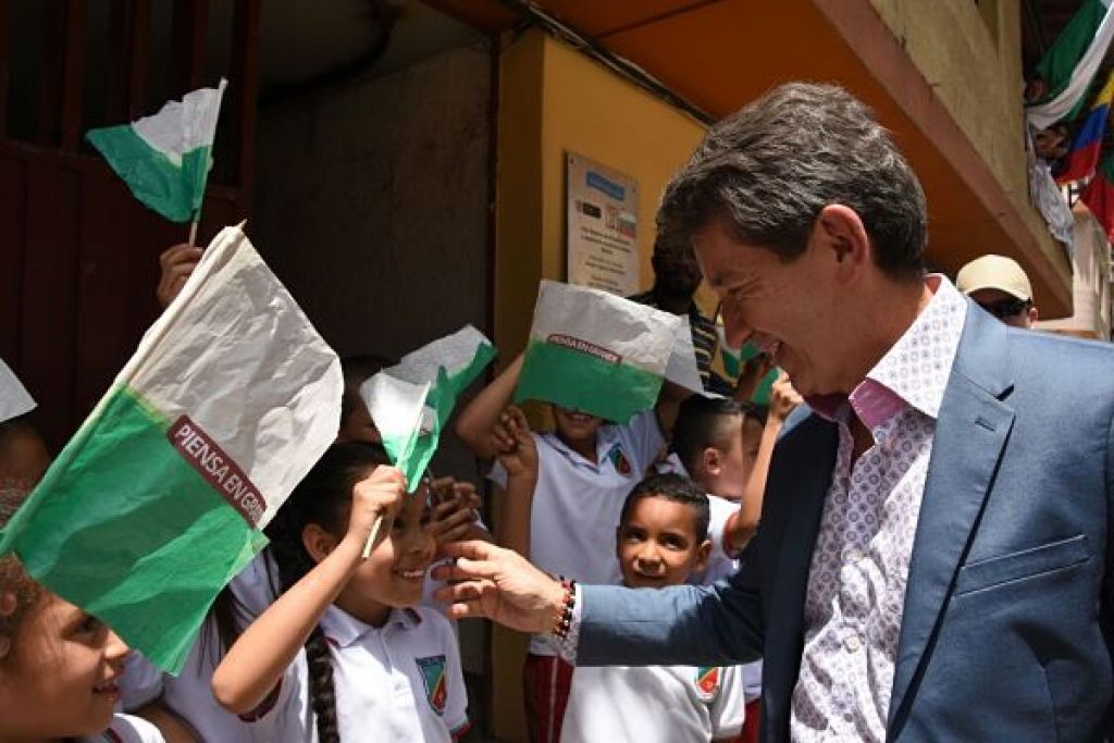 Gobernador de Antioquia entregó placa huella en el municipio de Betulia