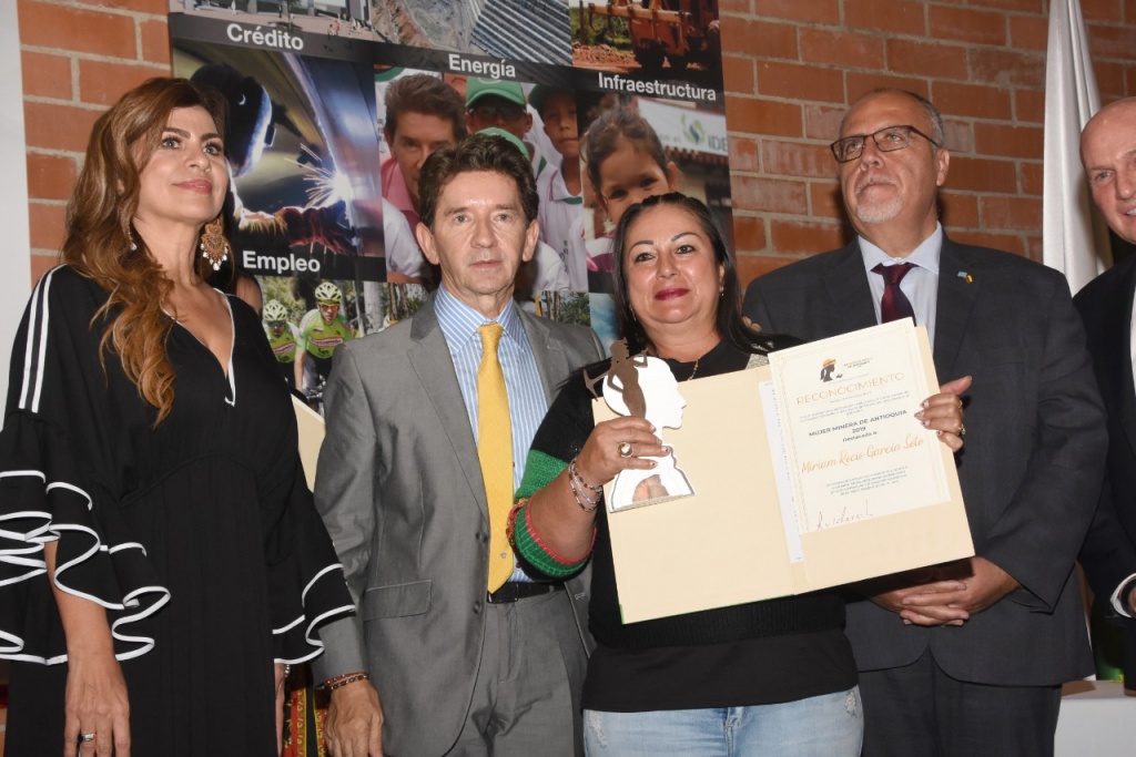 Secretaría de Minas de Antioquia entregó este lunes los premios Mujer Minera de Oro en su primera versión