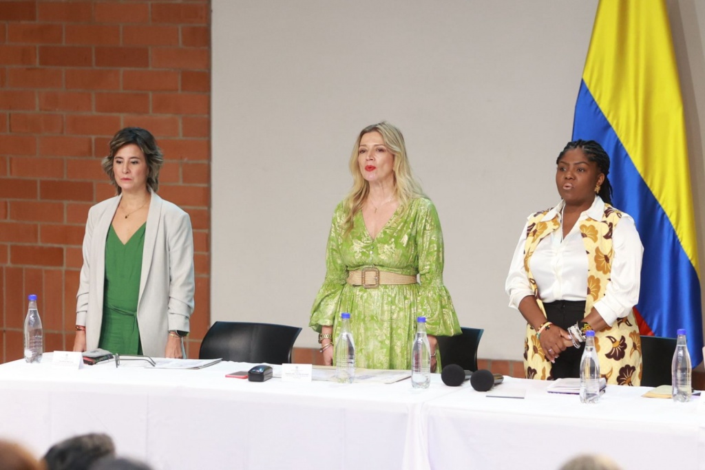 Los programas de la Gobernación de Antioquia fueron dados a conocer en la IV Mesa de Alto Nivel para la Prevención del Feminicidio y otras Violencias Extremas en Medellín – Antioquia