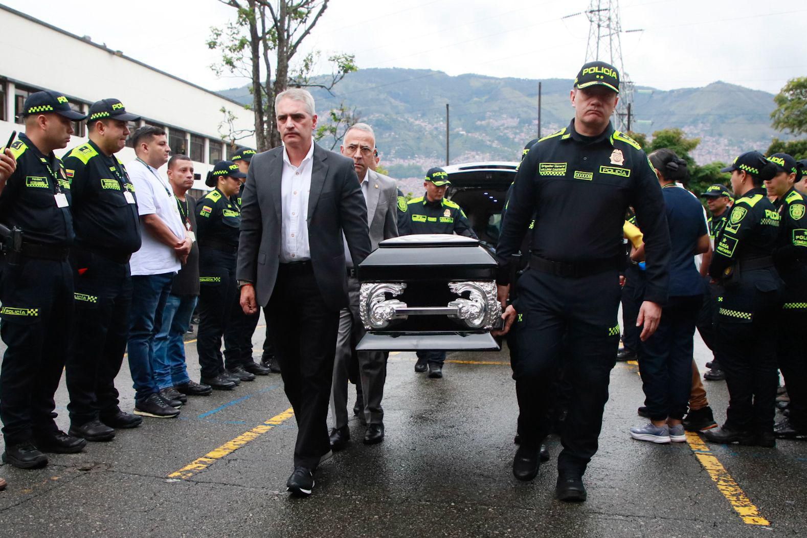 Gobernador Andrés Julián acompañó el homenaje a la patrullera María Alejandra Vieda Almario, asesinada en Valdivia 