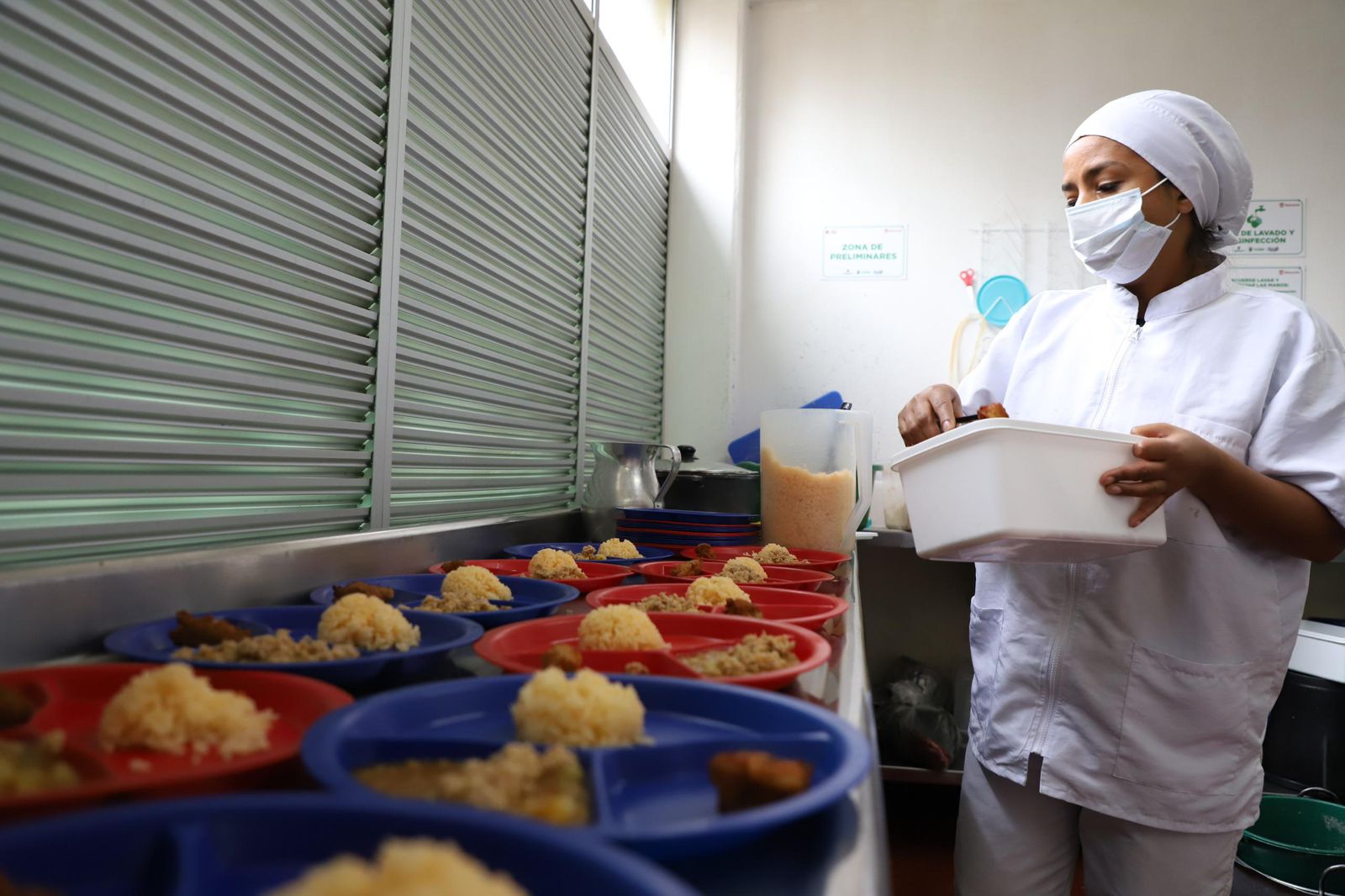 Restaurantes escolares atienden a los niños