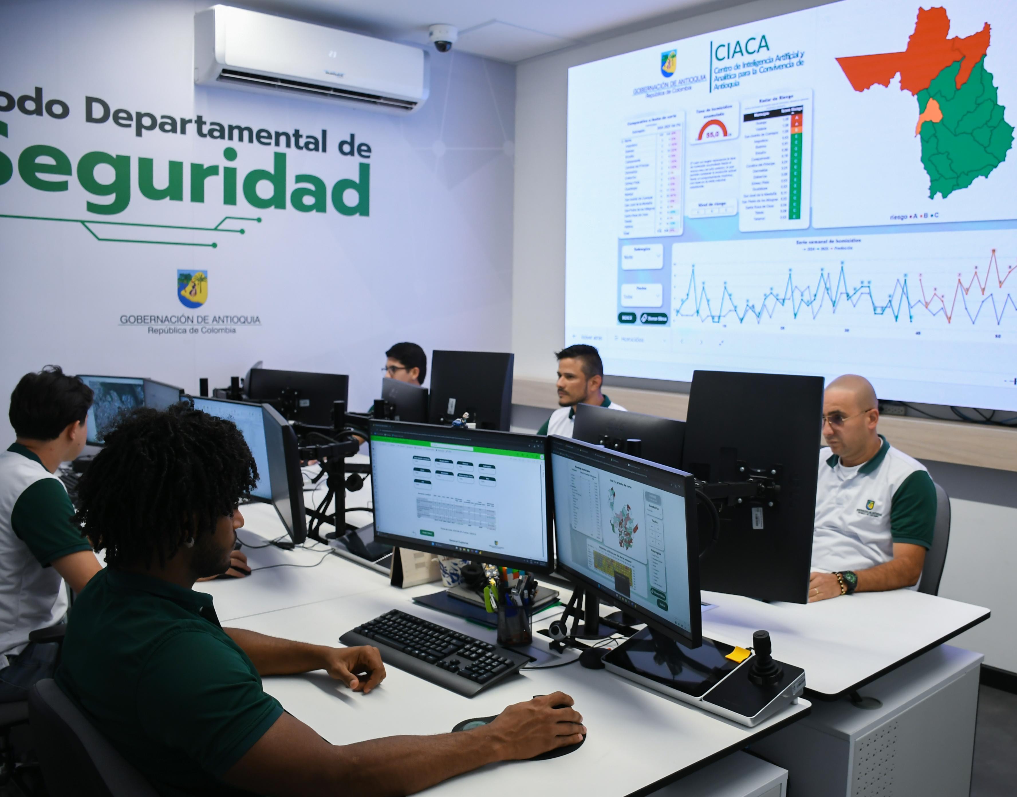 Gobernación de Antioquia puso en marcha el CIACA: primer Centro de Inteligencia Artificial y Analítica en Seguridad en Colombia