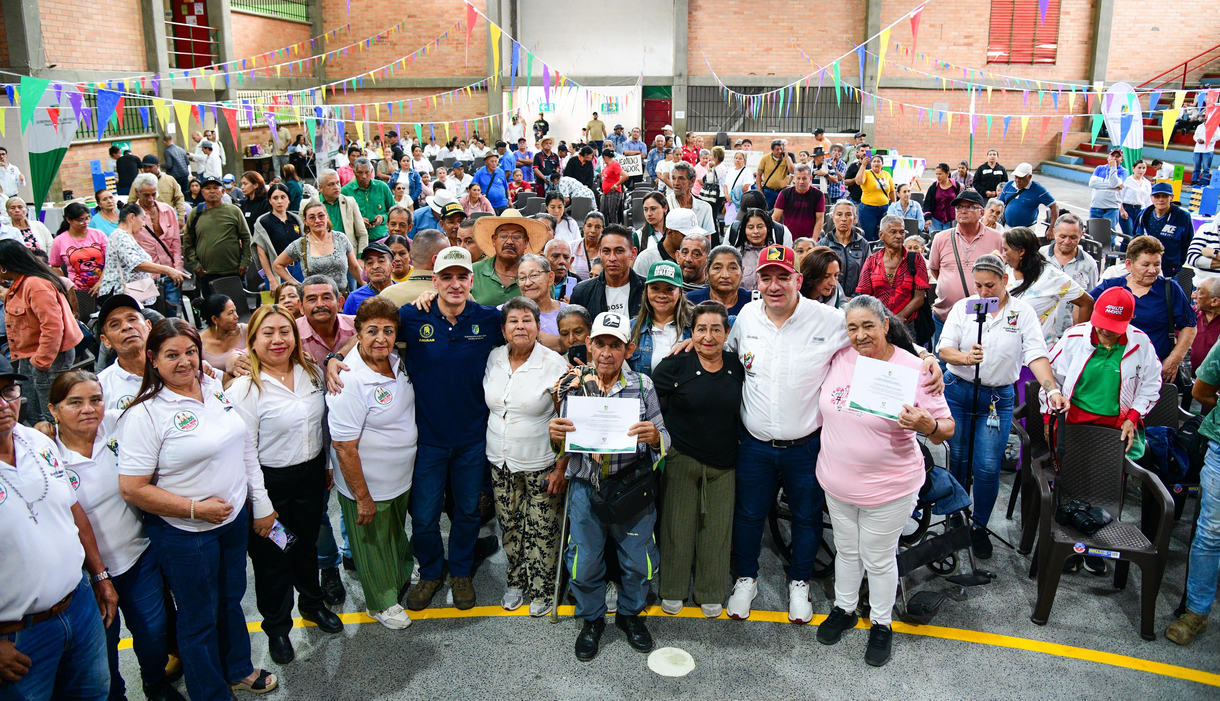 La Renta Vitalicia para personas mayores se entrega a más de 2 mil beneficiarios de las nueve subregiones de Antioquia
