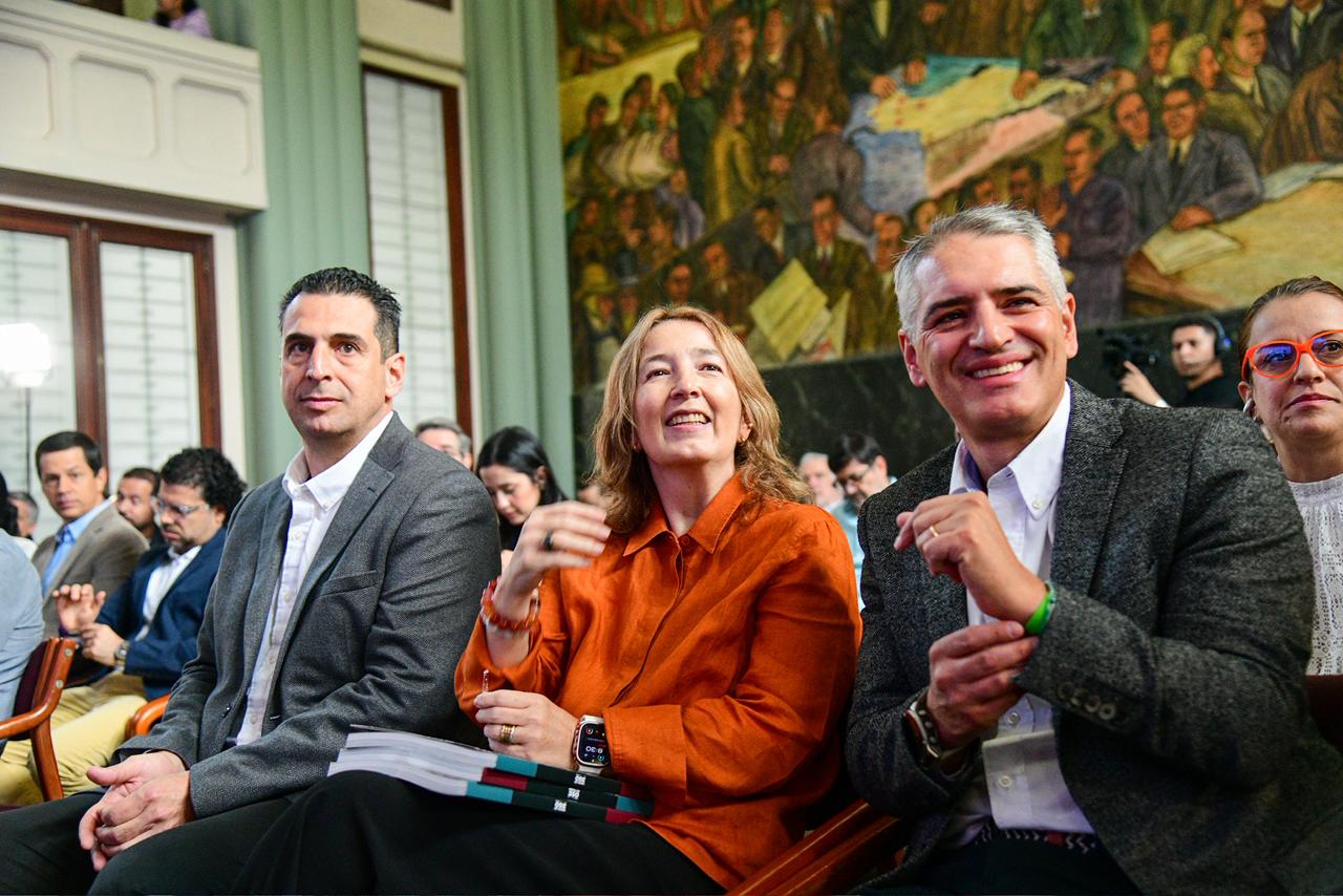 En el lanzamiento del libro de los 350 años de Medellín, el Gobernador Andrés Julián destacó que la región tiene todo para ser “la bisagra de las Américas”