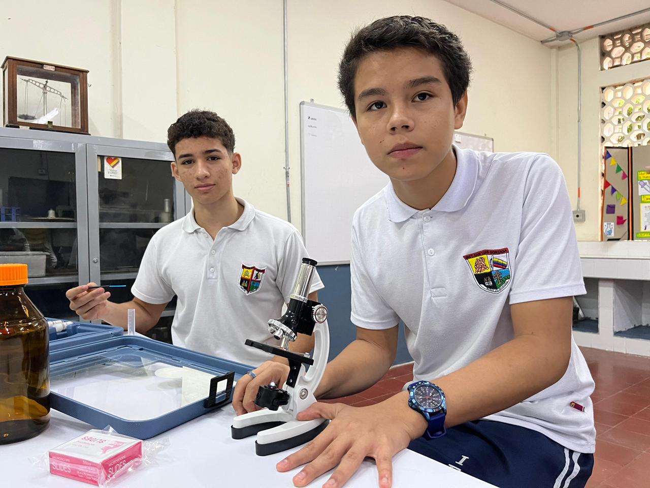 Gobernación de Antioquia fortalece la educación científica con dotación de laboratorios de física y química en siete subregiones