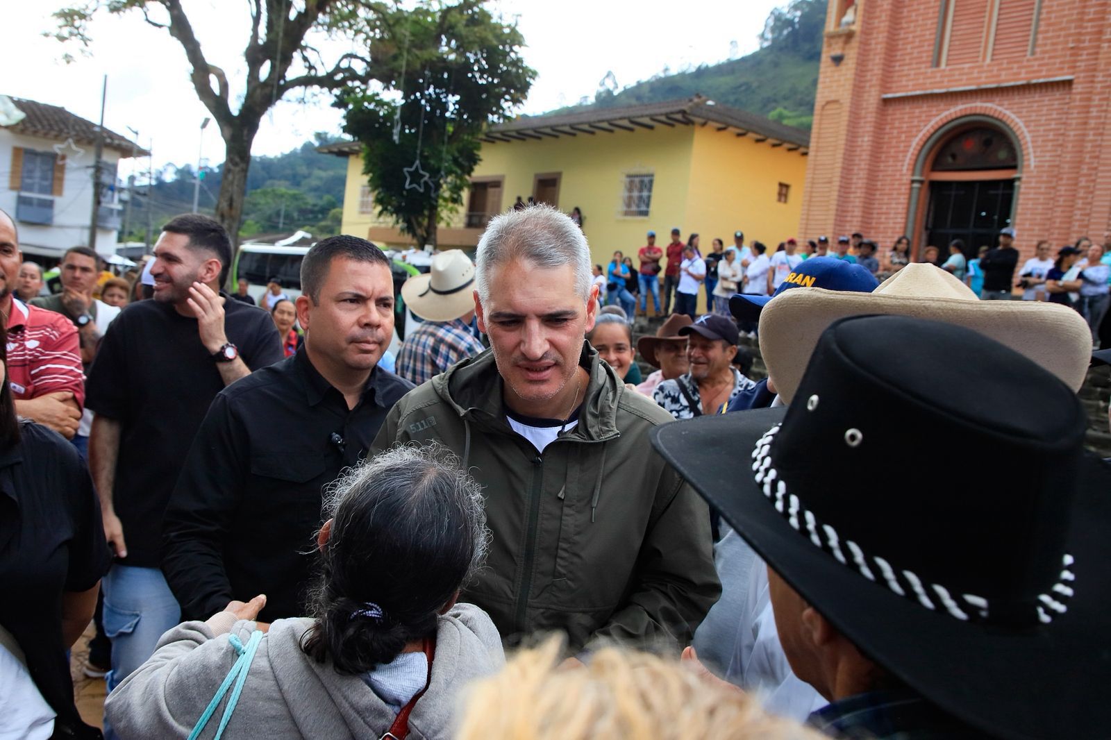 Gobernador Andrés Julián recorrió zonas afectadas en Pueblorrico y anuncia plan de recuperación estructural tras la emergencia