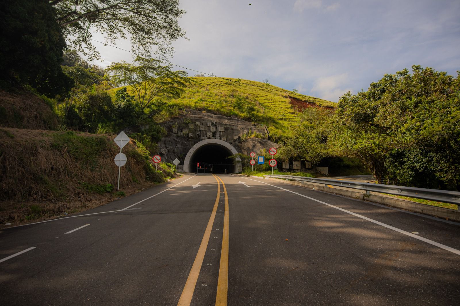 Antioquia avanza en la transformación vial del Occidente con obras estratégicas y una inversión cercana al billón de pesos