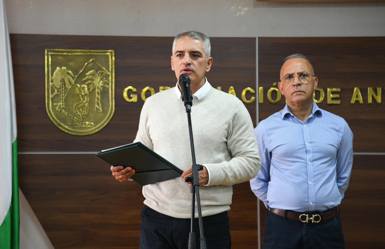 “Espero que el Gobierno de Estados Unidos ponga sus ojos en todos los responsables de este concierto para delinquir”, Gobernador Andrés Julián sobre revelaciones de los archivos de alias Calarcá 