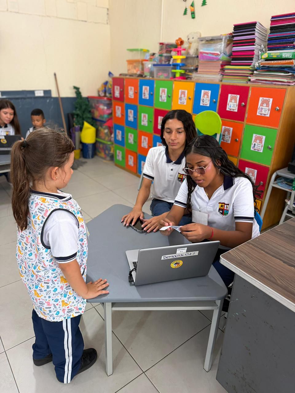 Estudiantes fortalecen la democracia escolar en Antioquia con la elección de los nuevos 549 personeros y contralores estudiantiles