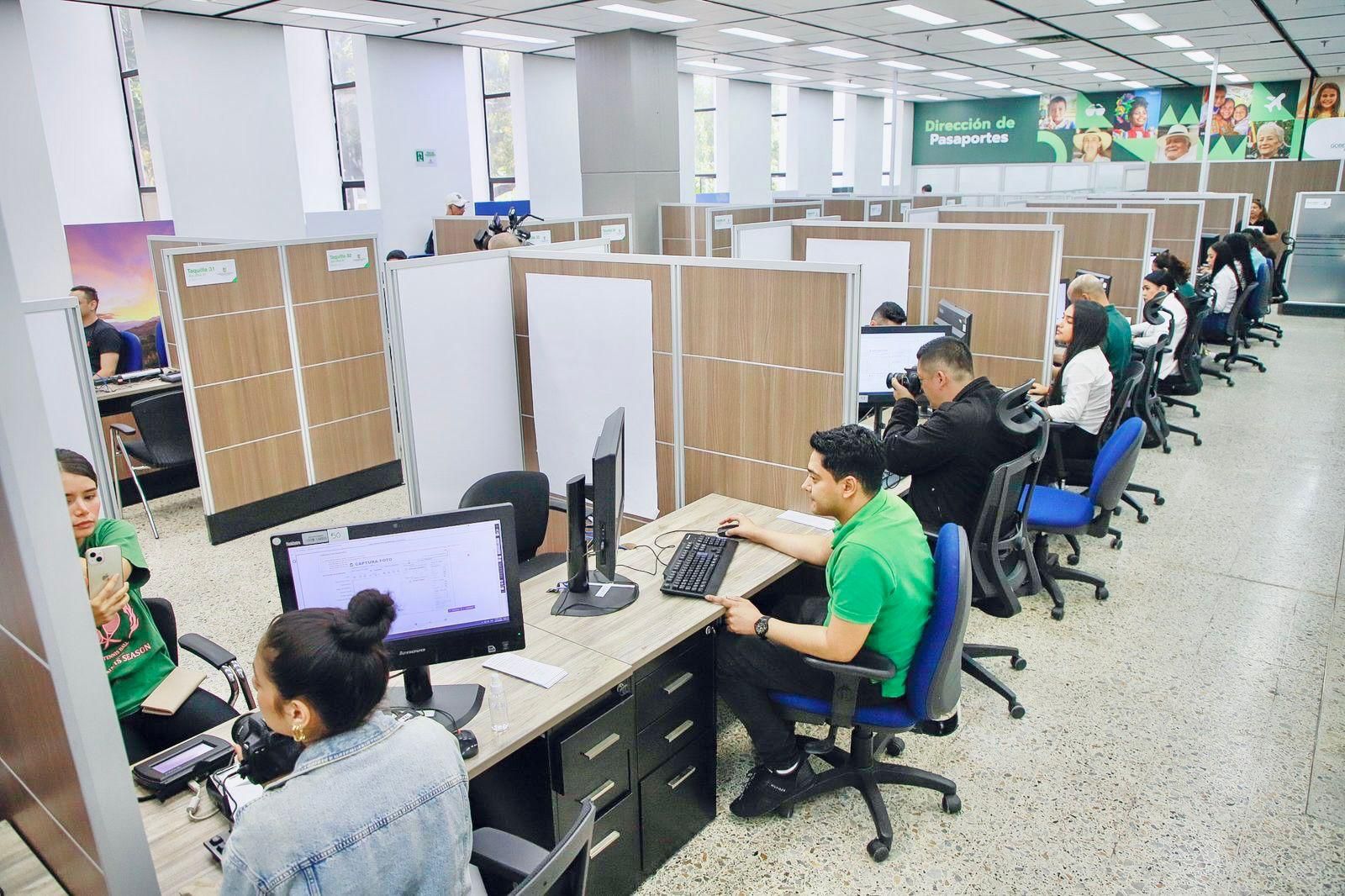 Se reestablece el servicio de expedición de pasaportes