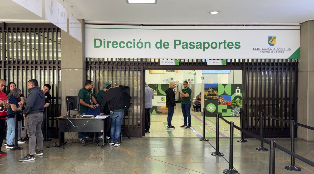 Para evitar estafas, la Gobernación de Antioquia invita a los ciudadanos a utilizar únicamente los canales oficiales en el proceso de expedición de pasaportes