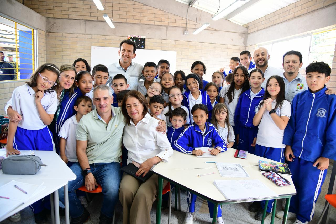 Antioquia exalta el compromiso de sus docentes como pilares de la transformación educativa y social