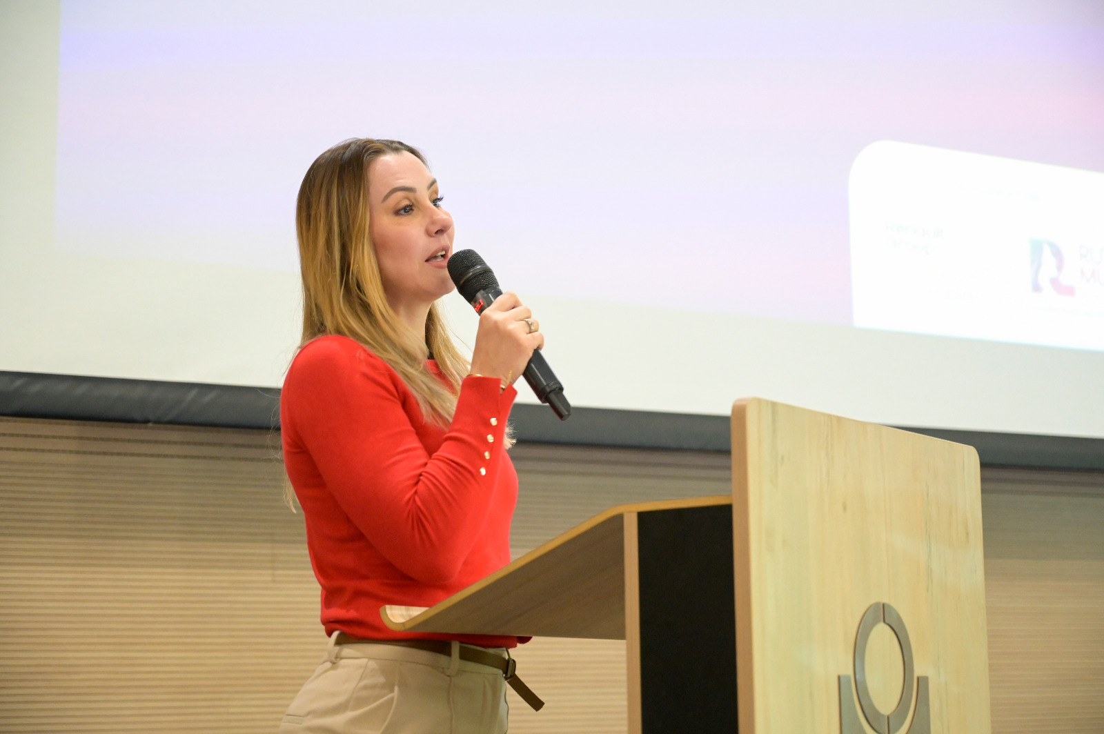 La Gobernación de Antioquia, la Fundación Renault y la Fundación Ruta Mujer firman acuerdo de voluntades que promueve la autonomía económica de las mujeres