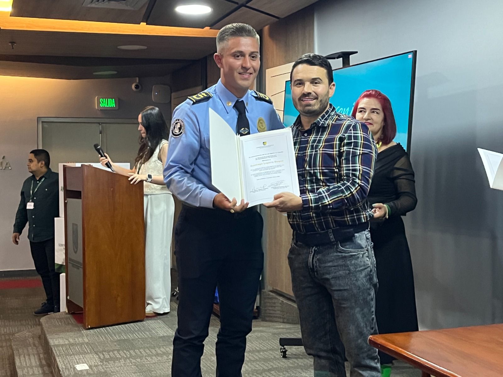 La Gobernación de Antioquia rinde homenaje a 63 agentes del  Tránsito Departamental 