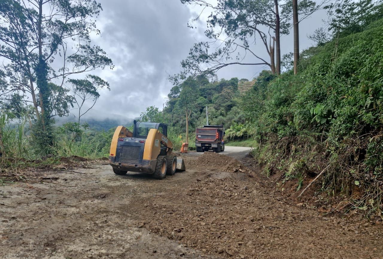 Secretaría de Infraestructura realiza trabajos de mitigación en la vía  Concordia – Betulia y recomienda transitar con precaución debido a falla geológica