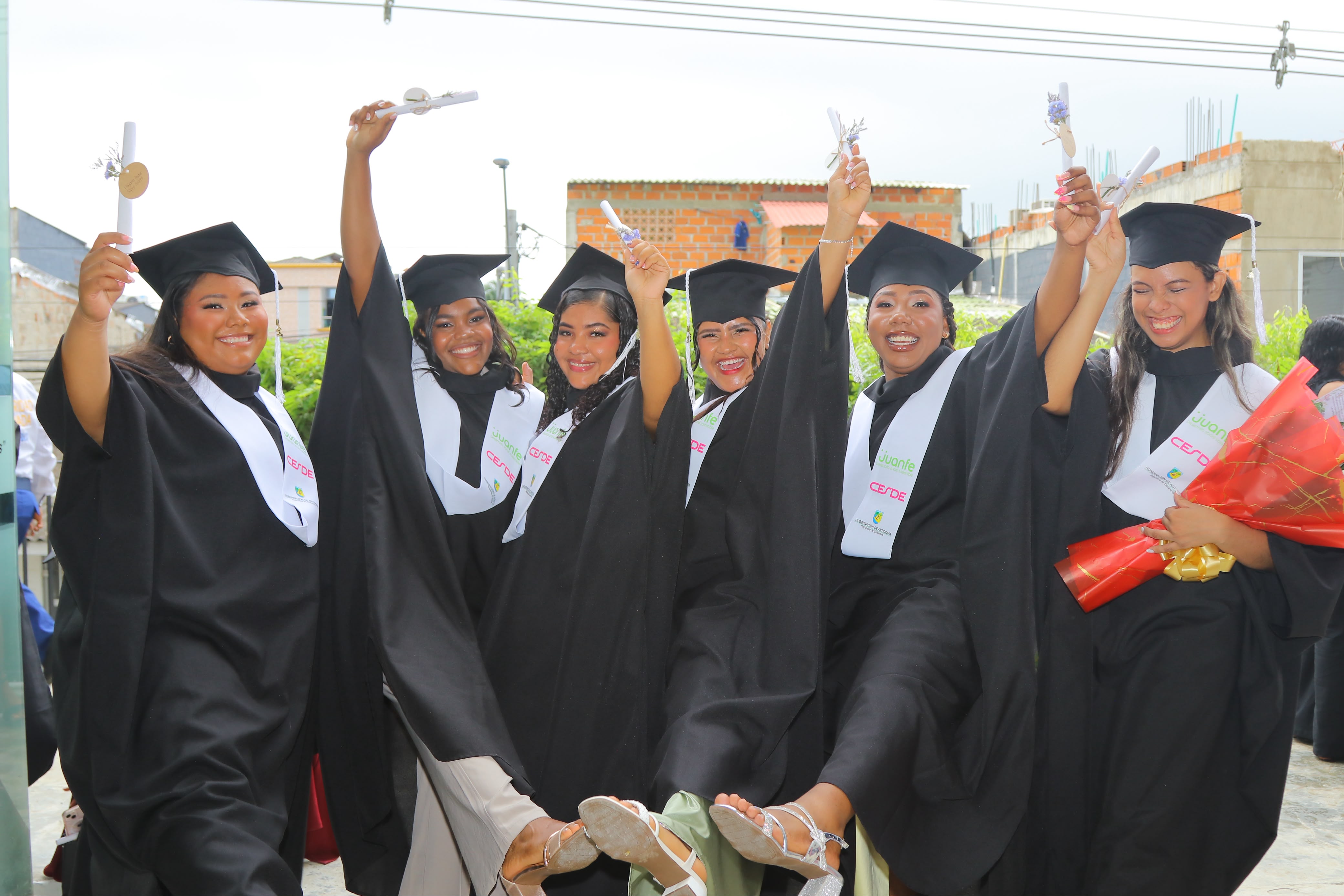 Gobernación de Antioquia y Fundación Juanfe certifican a las primeras madres adolescentes y jóvenes de Urabá para el empleo formal