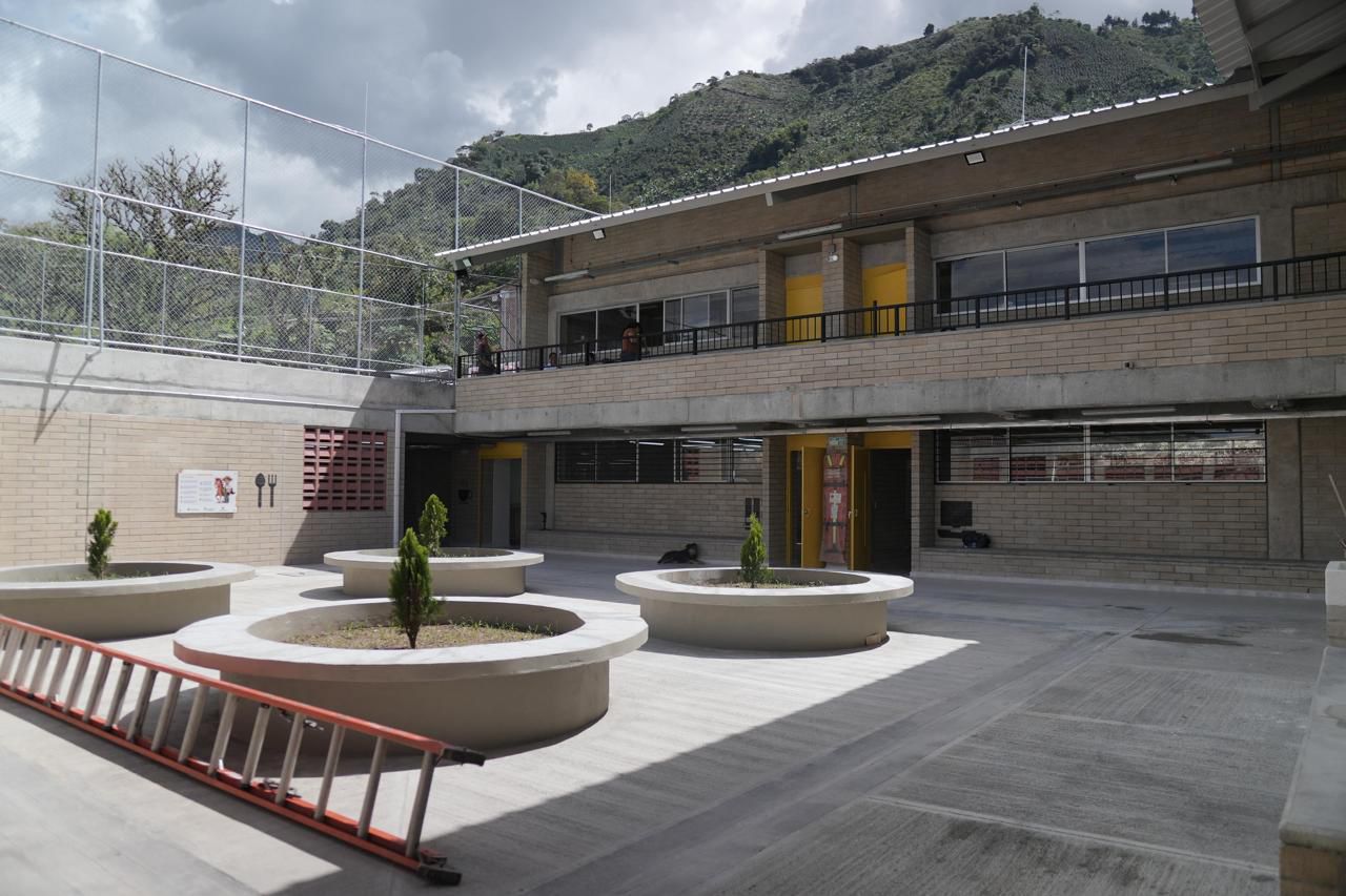 Más de 2 mil sedes educativas de Antioquia fueron intervenidas para mejorar los entornos educativos en el departamento