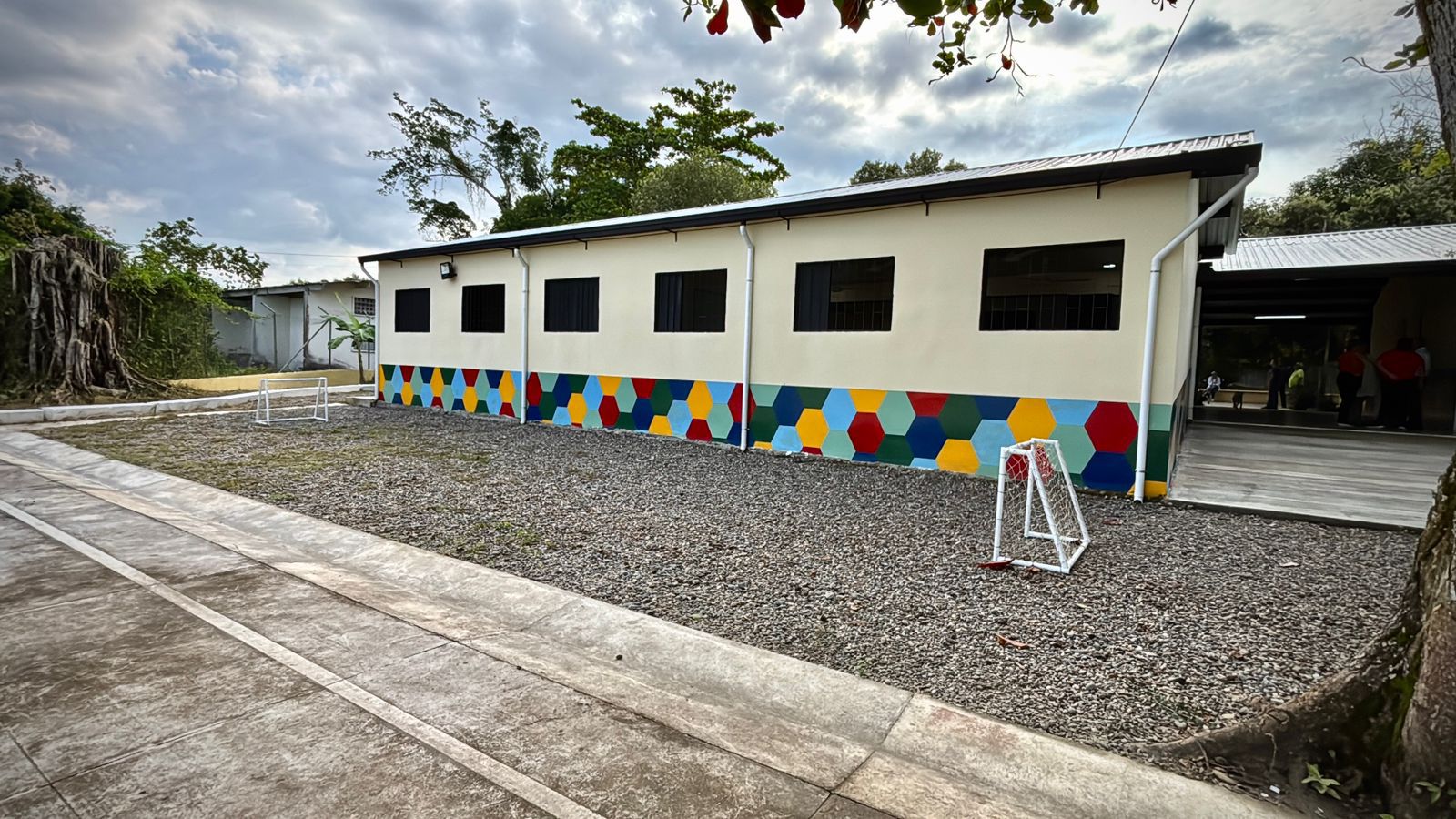 El Gobernador Andrés Julián acompañó el inicio de clases y entregó obras de infraestructura educativa en Puerto Berrío