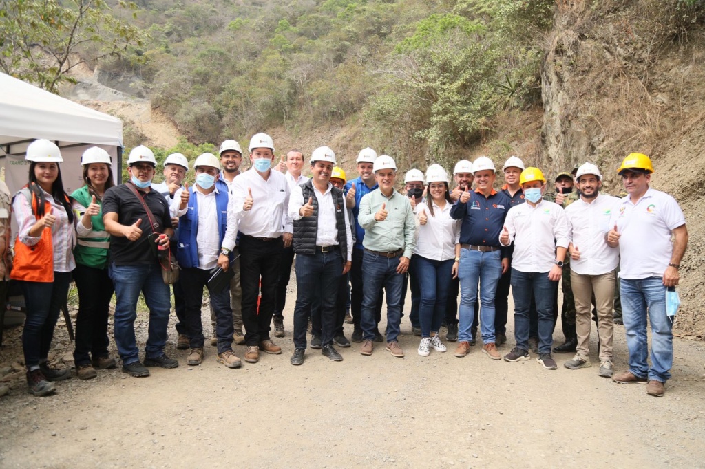 Gobernador y director del INVÍAS recorrieron la zona de acceso al túnel Guillermo Gaviria Echeverri desde Santa Fe de Antioquia