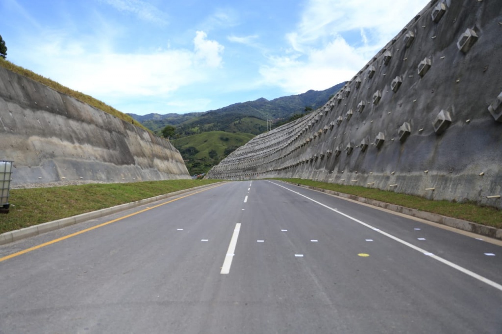 Gobernador encargado y Presidente entregaron este viernes obras de infraestructura vial para el progreso de Antioquia