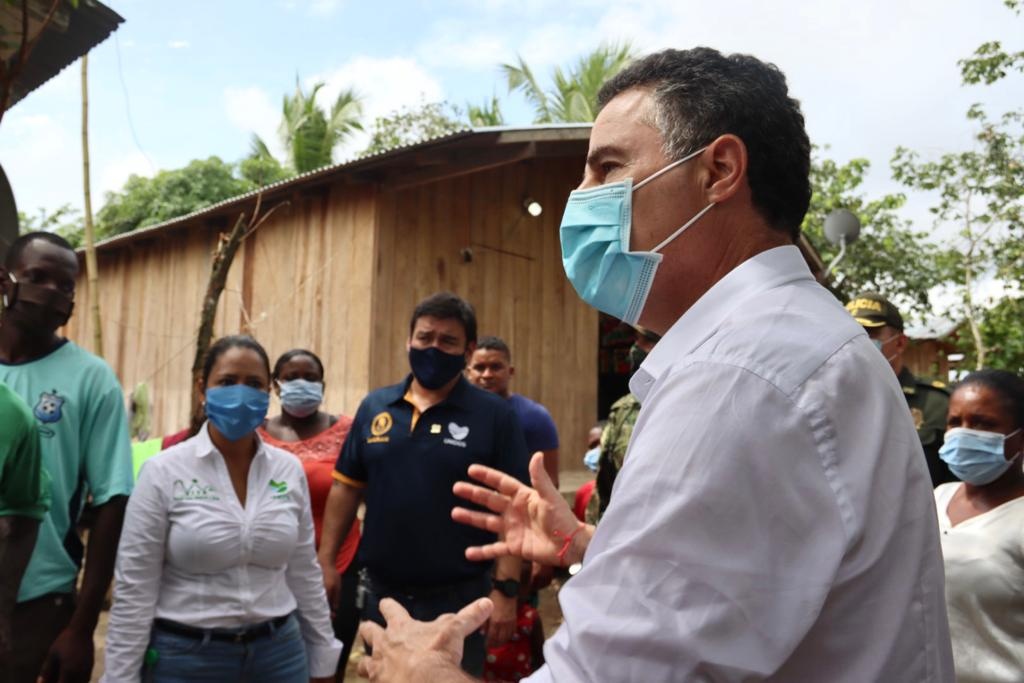 Gobernador de Antioquia visitó Vigía del Fuerte y municipios limítrofes del Chocó afectados por el invierno