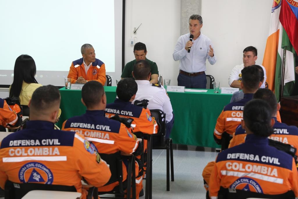 Gobernador Aníbal Gaviria hizo entrega de equipos de respuesta a la Defensa Civil seccional Antioquia