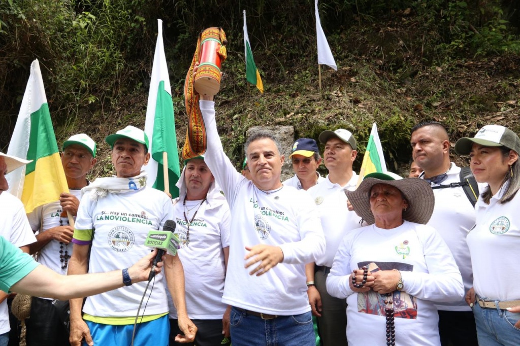 Con multitudinaria marcha entre El Vaho y el parque de Caicedo, finalizó la conmemoración de los 20 años de la marcha de la Noviolencia a ese municipio