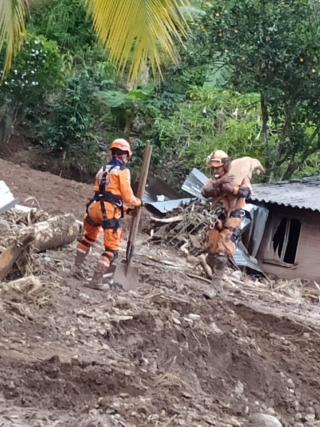 Dapard y entidades operativas continúan en labores de búsqueda de 3 desparecidos por avenida torrencial y deslizamientos en Dabeiba