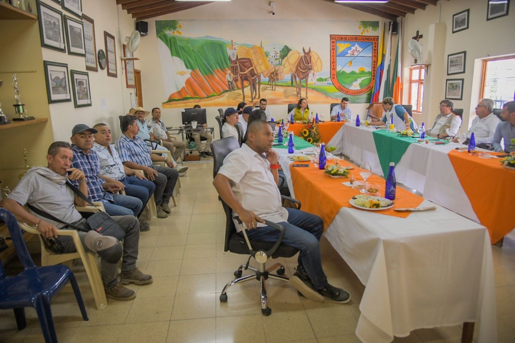 Gobernación de Antioquia y Ministerio de Transporte realizan seguimiento a los proyectos estratégicos 4G en el departamento